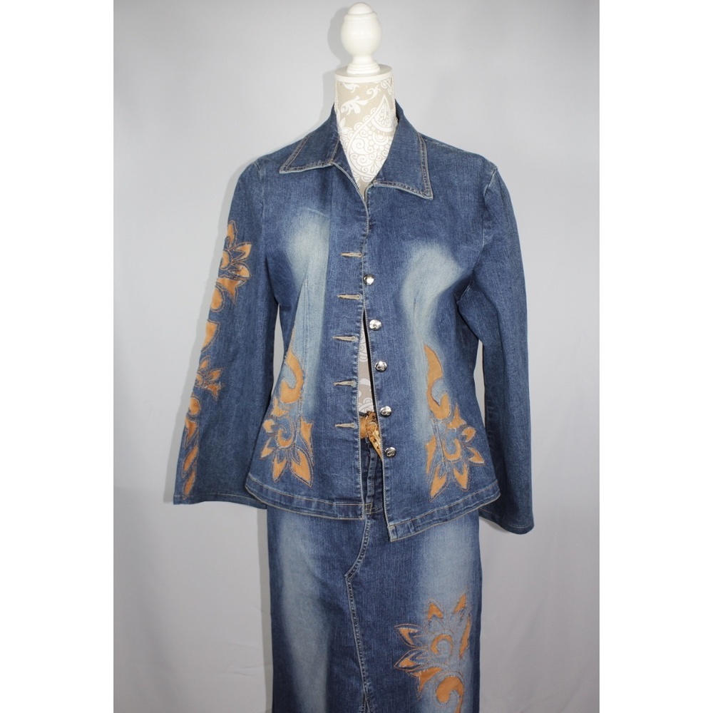 A Beautiful almost new denim skirt with matching jacket W/ matching colored belt